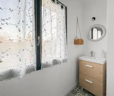Salle de bains dans l'établissement Maison moderne T5 · 4 ch sdb privatives · Terrasse