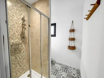 Salle de bains dans l'établissement Télétravail · 4 suites (sdb) · Bureaux · Terrasse