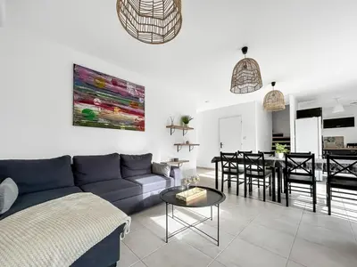 Cuisine ou kitchenette dans l'établissement Télétravail · 4 suites (sdb) · Bureaux · Terrasse