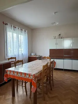 Cuisine ou kitchenette dans l'établissement La maison de Pépé