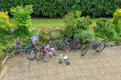 Vélo sur le terrain de l'établissement House for 13 people, heated pool, bocce court ou dans les environs