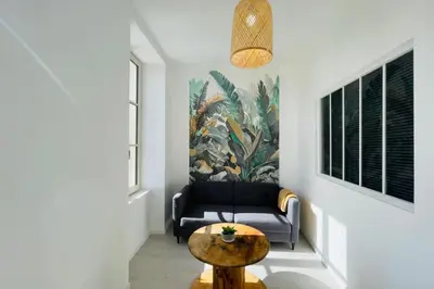 Coin salon dans l'établissement La Jungle avec climatisation