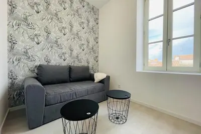 Coin salon dans l'établissement Le Cocooning avec climatisation