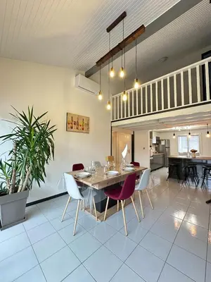 Cuisine ou kitchenette dans l'établissement Maison Qualit'Home 8p - Jardin - Angoulême 5min