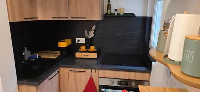 Cuisine ou kitchenette dans l'établissement Studio Cosy entièrement rénové - Centre Historique