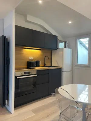 Cuisine ou kitchenette dans l'établissement l'Onyx