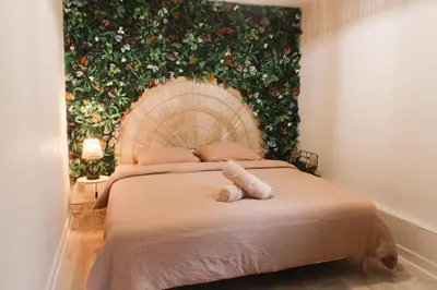 Un ou plusieurs lits dans un hébergement de l'établissement Appartement Jungle Cosy - Bureau & Fibre - 10min du Futuroscope