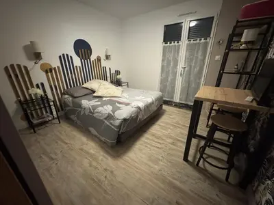Un ou plusieurs lits dans un hébergement de l'établissement Petit studio attenant à la maison