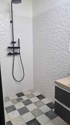Salle de bains dans l'établissement STUDIO tout équipé au calme