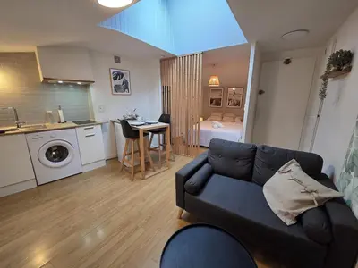 Cuisine ou kitchenette dans l'établissement Le Pumba - large studio avec Wi-Fi