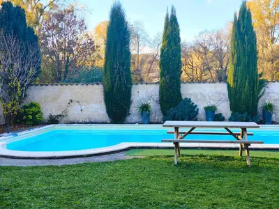 Piscine de l'établissement Maison de vacances 12 personnes Champniers ou située à proximité