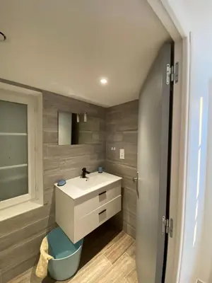 Salle de bains dans l'établissement Appartement calme à Saint Maixent l'Ecole