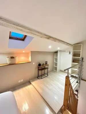 Cuisine ou kitchenette dans l'établissement Le cosy duplex de l'Isle d'Espagnac