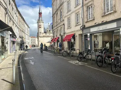 Vélo sur le terrain de l'établissement La Maison Béraud - Prestige - Centre historique de La Rochelle ou dans les environs