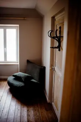 Coin salon dans l'établissement Chez Guilem chambre rose