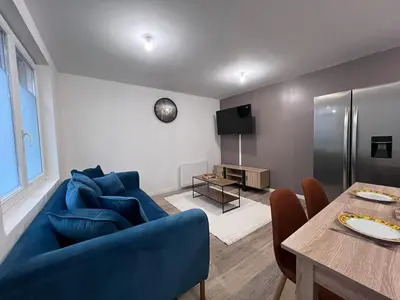 Télévision ou salle de divertissement dans l'établissement MAISON MODERNA-8 personnes-WiFi-Centre ville