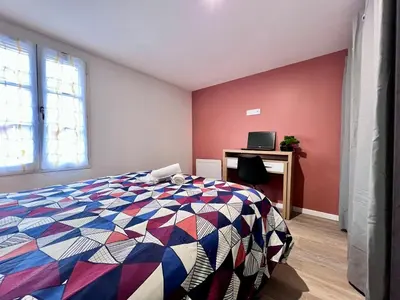 Un ou plusieurs lits dans un hébergement de l'établissement MAISON MODERNA-8 personnes-WiFi-Centre ville