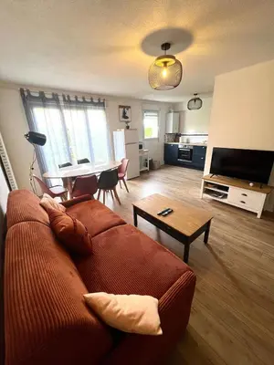 Télévision ou salle de divertissement dans l'établissement Le Grand Viennois Futuroscope