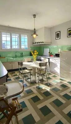 Cuisine ou kitchenette dans l'établissement Gite 10pers, Piscine couverte, CRITEUIL,Charente