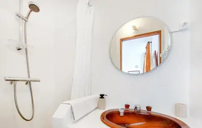 Salle de bains dans l'établissement Cozy Home In Touvre With Wifi