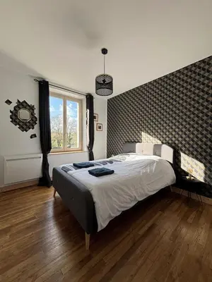 Un ou plusieurs lits dans un hébergement de l'établissement Grand Gîte Vivonne 8 personnes, Terrasse, Confort, babyfoot
