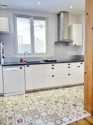 Cuisine ou kitchenette dans l'établissement Grand Gîte Vivonne 8 personnes, Terrasse, Confort, babyfoot