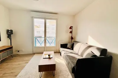 Coin salon dans l'établissement Bright apartment near the port of La Rochelle
