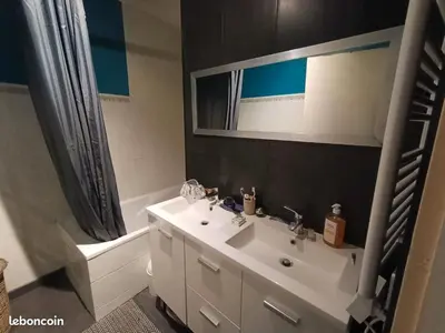 Salle de bains dans l'établissement Studio Confort Niort