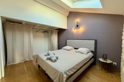 Un ou plusieurs lits dans un hébergement de l'établissement Bright triplex in the heart of La Rochelle