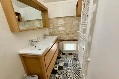 Salle de bains dans l'établissement Bright triplex in the heart of La Rochelle