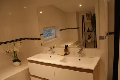 Salle de bains dans l'établissement Maison tout confort 6 personnes - 3 chambres -