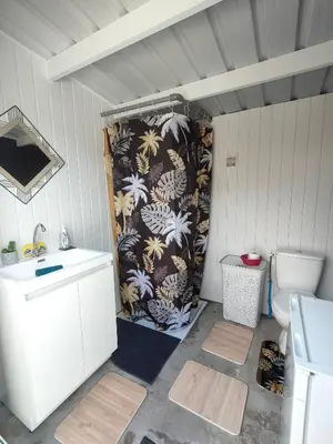 Salle de bains dans l'établissement la roulotte D'elfes