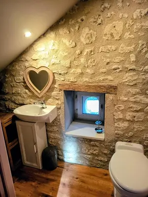 Salle de bains dans l'établissement La chambre de la tour
