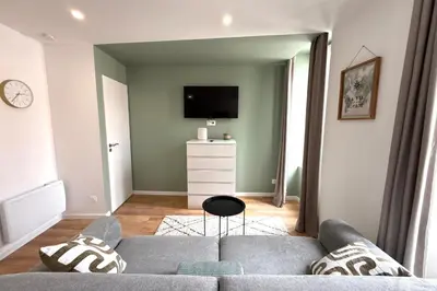 Télévision ou salle de divertissement dans l'établissement La parenthèse