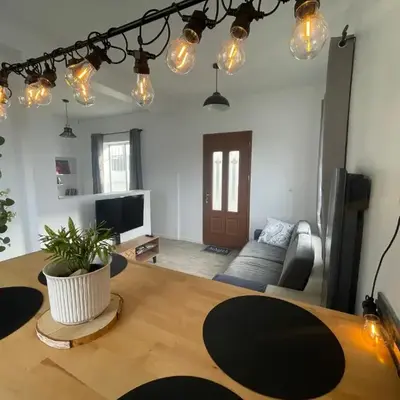 Studio Cosy avec déco artisanale unique