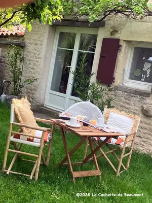 Jardin de l'établissement La Cachette de Beaumont
