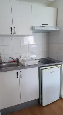 Cuisine ou kitchenette dans l'établissement Appartement RDC meublé avec 2 chambres