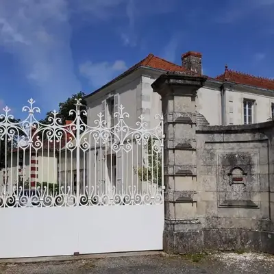 Lentre du Chteau 1