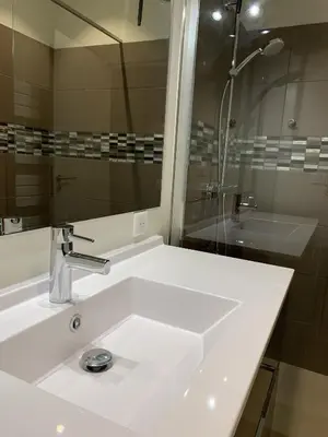 Salle de bains dans l'établissement Le Buffeterie, centre ville, LR148