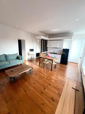 Coin salon dans l'établissement l'Appartement de Tintin