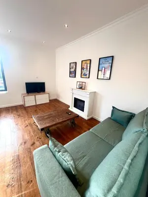Télévision ou salle de divertissement dans l'établissement l'Appartement de Tintin