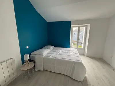 Un ou plusieurs lits dans un hébergement de l'établissement Maison avec courette
