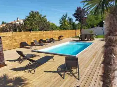 Piscine de l'établissement Le 14 maison familiale entre terre et mer ou située à proximité