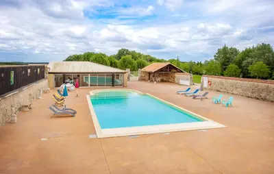 Piscine de l'établissement Cozy Home In Lonnes With Heated Swimming Pool ou située à proximité