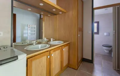 Salle de bains dans l'établissement Gorgeous Home In Lonnes With Heated Swimming Pool