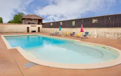 Piscine de l'établissement Gorgeous Home In Lonnes With Heated Swimming Pool ou située à proximité