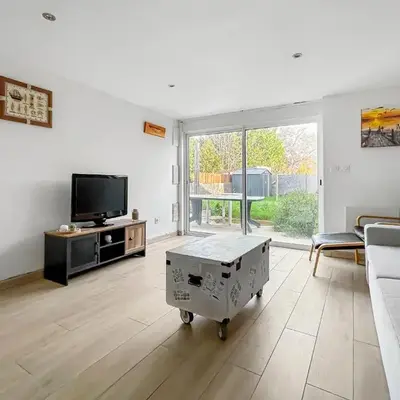Maison familiale traditionnelle avec terrasse