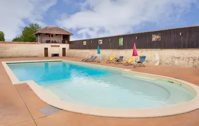 Piscine de l'établissement Lovely Home In Lonnes With Heated Swimming Pool ou située à proximité