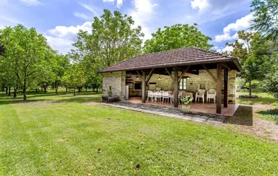 Jardin de l'établissement Lovely Home In Lonnes With Heated Swimming Pool