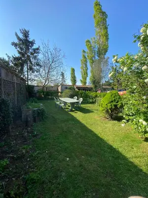 Jardin de l'établissement Maison chaleureuse en pleine campagne